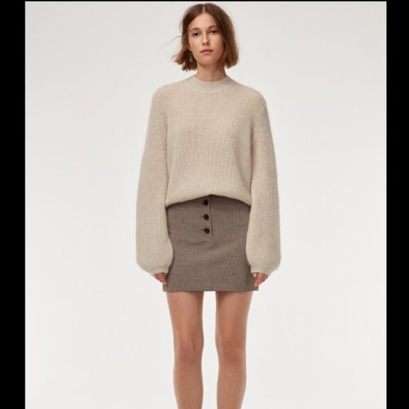 Aritzia Gardenia Sweater - Picture 9 of 9